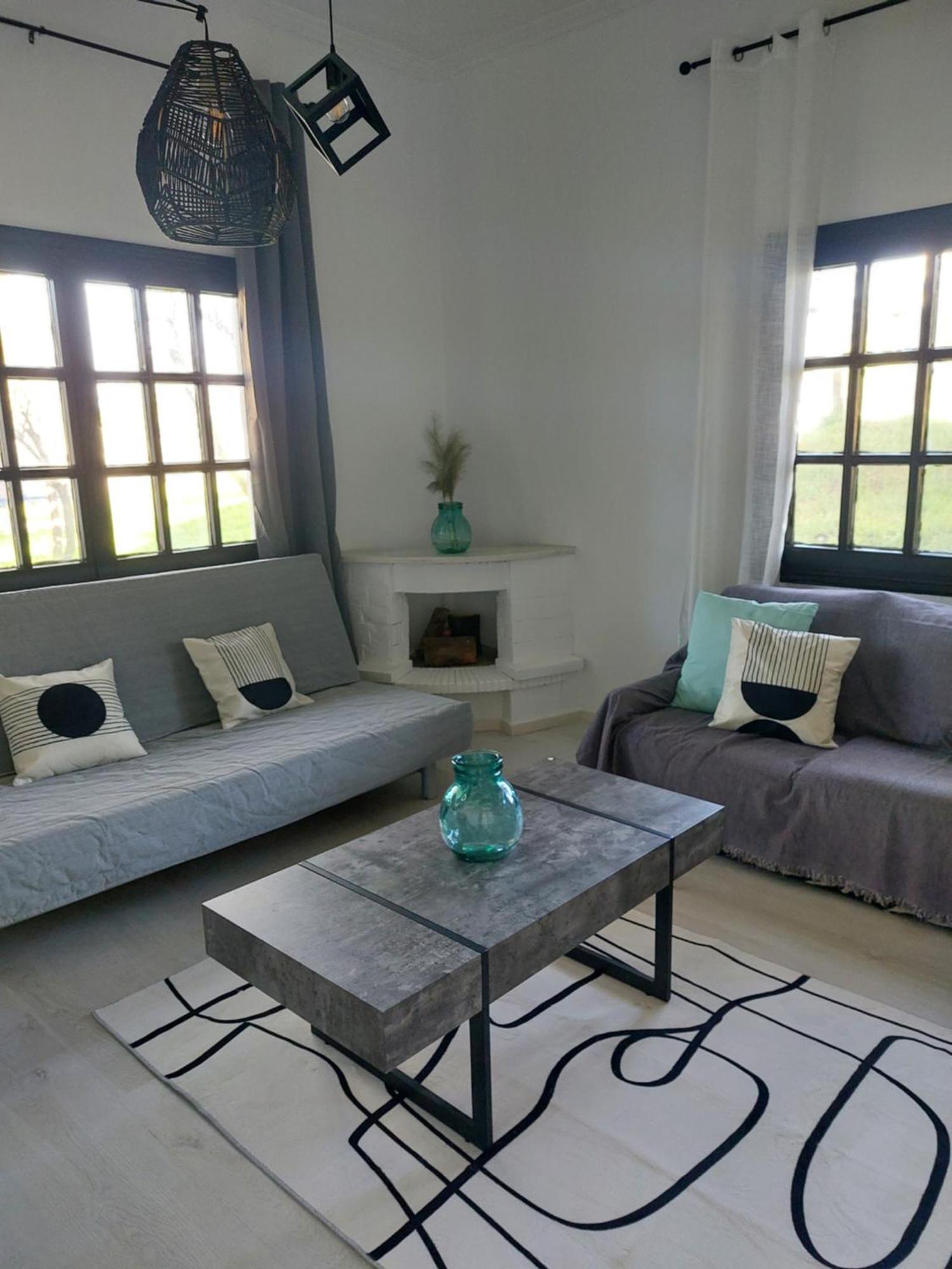 Black N' White Cozy Housegarden Alejandrópolis Exterior foto